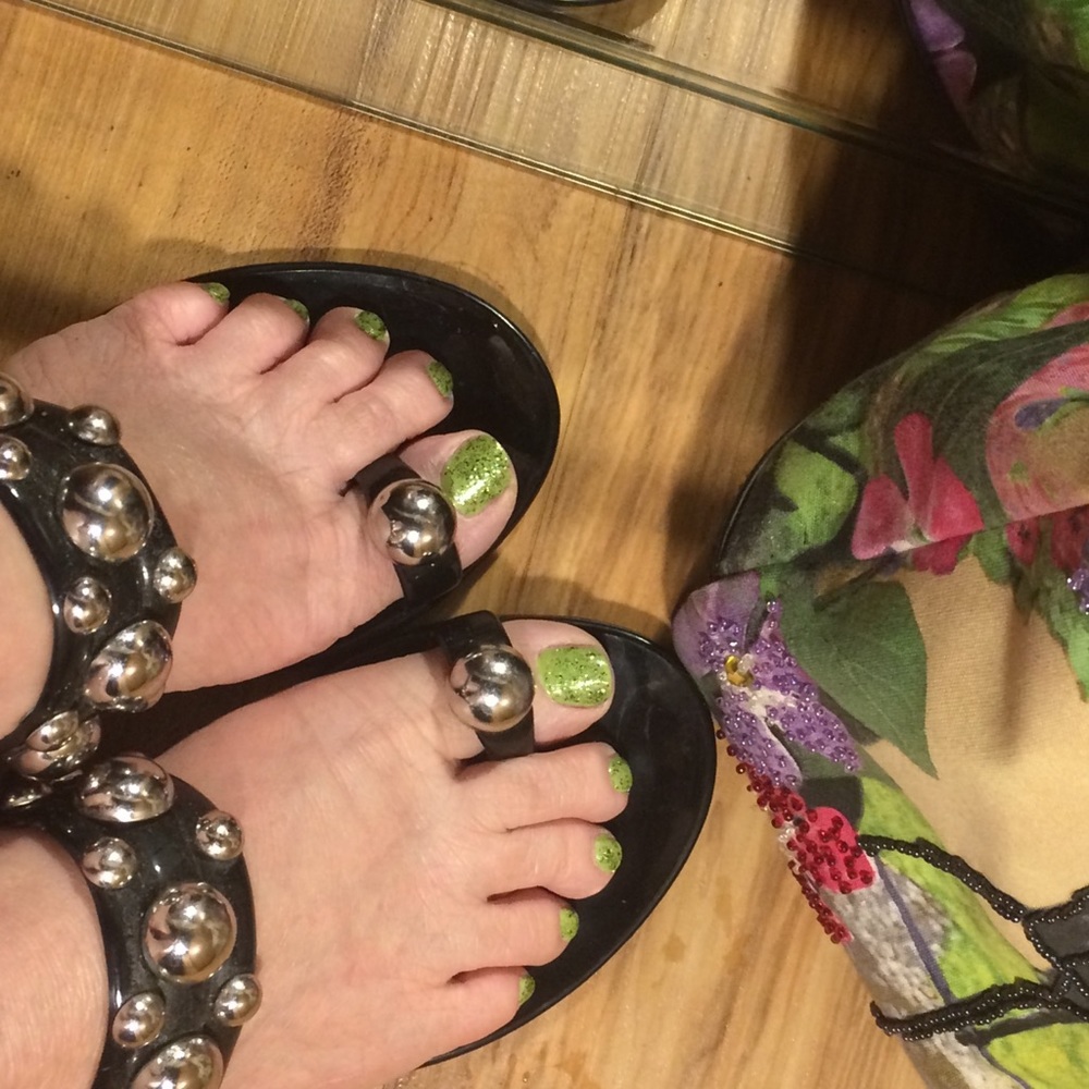 ❤️💥🎡 Fun @ Unique Sandals w Silver detail. - Picture 5 of 8